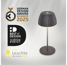 Modern LED bordslampa med plisserad skärm, utmärkt som German Design Award Winner 2025 och Best of Design Schöner Wohnen.