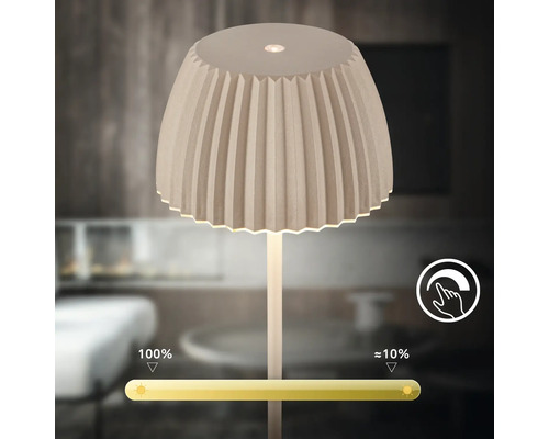 Bordslampa med veckad skärm och touch dimfunktion för steglös ljusreglering mellan tio och etthundra procent.