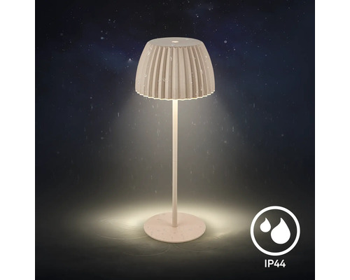 Modern utomhusbordslampa med veckad lampskärm och IP44 skydd mot vattenstänk under natten