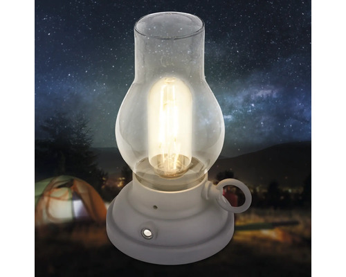 Dekorativ LED campinglykta i klassisk design med glaskupa för stämningsfull belysning vid camping eller utomhusbruk.