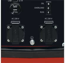 Kontrollpanel för elverk med två 230 volt uttag, två USB anslutningar och kontrollampor för olja, överbelastning och drift.