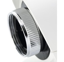 Närbild av en vattenkran med räfflat vred