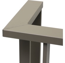 Detalj av en rektangulär metallram