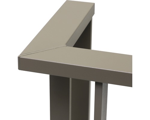 Detalj av en rektangulär metallram