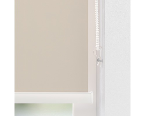 Detaljvy av en rullgardin med manöverkedja