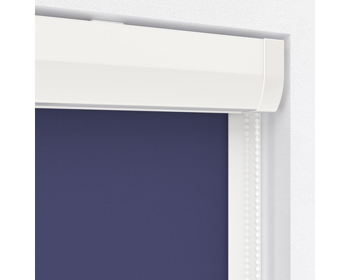 Rullgardin med kedjedrag på fönstret