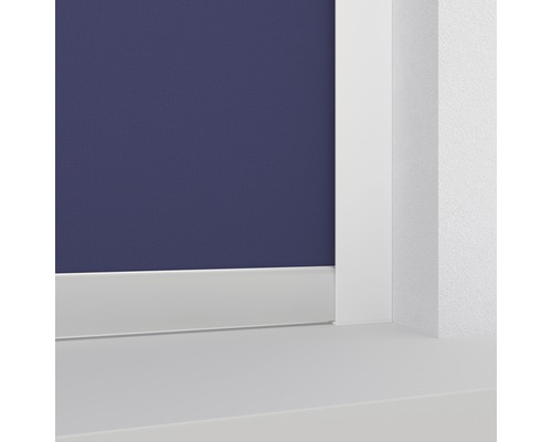 Detaljvy av en golvsockel och dörrkarm