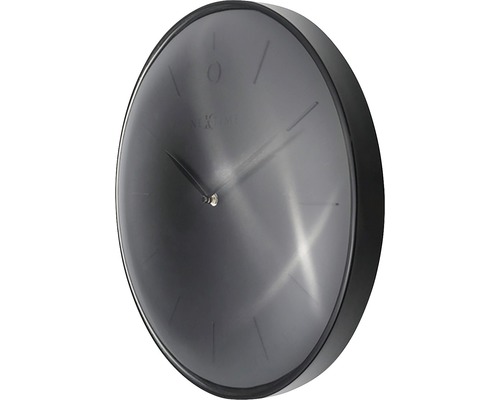 Väggklocka med tim- och minutvisare