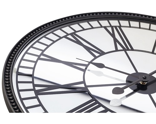 Väggklocka med romerska siffror