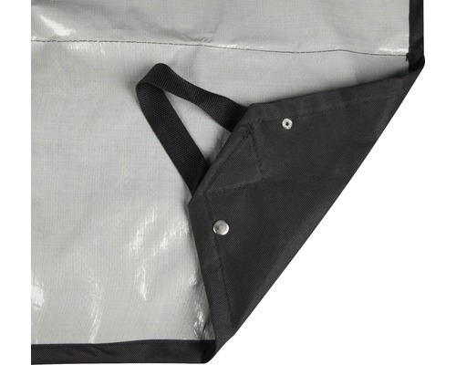 Detaljvy av en presenning med öljetter och bärögla