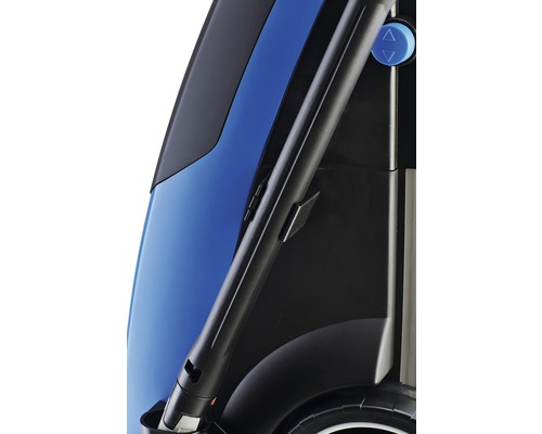 Detaljvy av ett blått och svart hölje till en sopmaskin med handtag