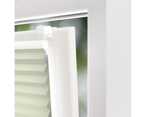 Detaljvy av en plisségardinstil på fönstret