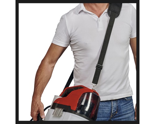 Man med ryggspruta med bärrem