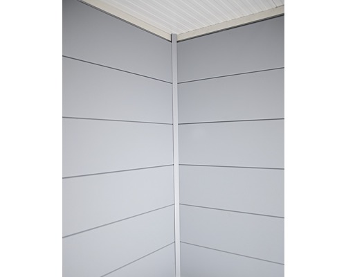 Vägg hörn med paneler och hörnprofil