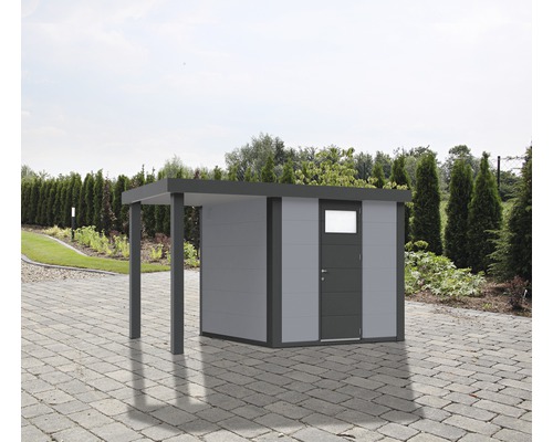 Trädgårdshus med annex på en stensatt yta