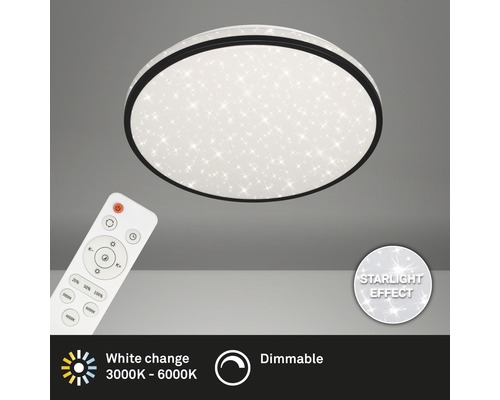 Taklampa med stjärnhimmeleffekt och fjärrkontroll för ljusstyrning.