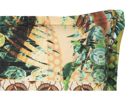 Närbild av en textil med växtmönster