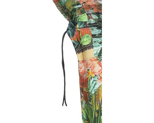 Detaljvy av ett klädesplagg med blommönster och dragsko