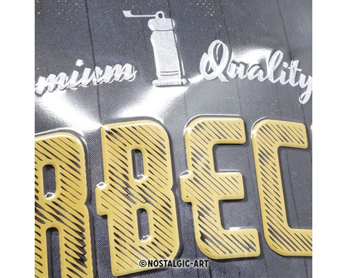 Detaljvy av en grillskylt med Nostalgic Art-logotypen