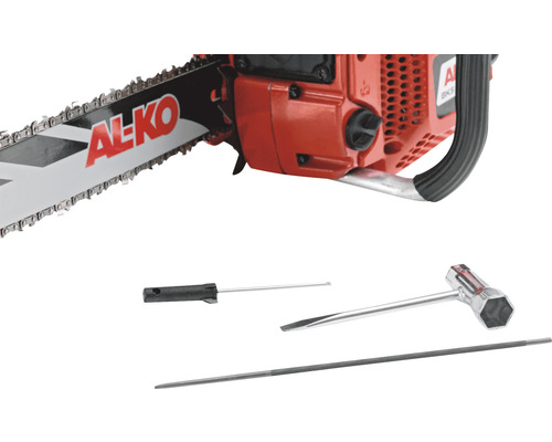 Motorsåg av märket AL-KO med verktyg
