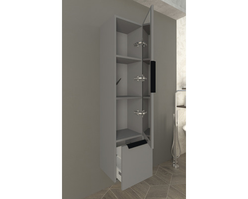 Högskåp med hyllor, dörr och låda i badrummet