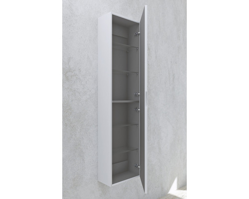 Öppet väggskåp med hyllor för badrum