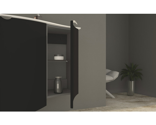 Badrum med öppet underskåp för handfat för förvaring av badrumsartiklar