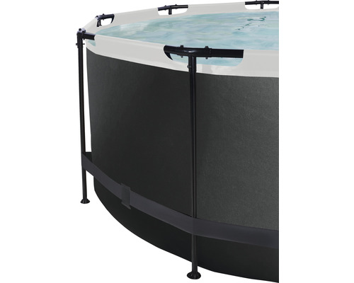 Detaljvy av en rund utomhusjacuzzi med stålram