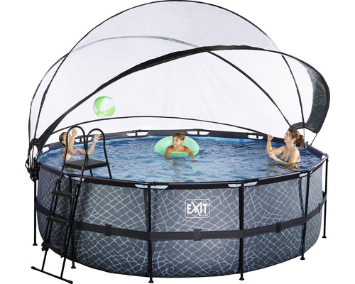 Ovanmarkspool med tak, stege och lekande barn