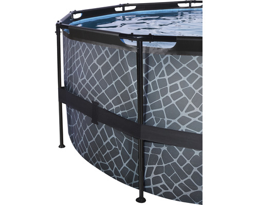 Detaljvy av en ovanjordisk pool med mönster