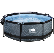 Ovanmarkspool fylld med vatten och stege