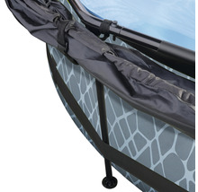 Detaljvy av en pool med täckning