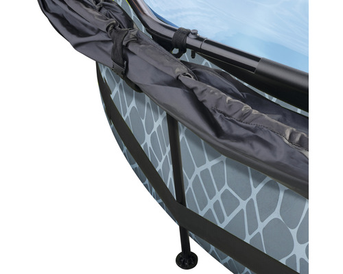 Detaljvy av en pool med täckning