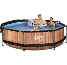 Rund pool med träutseende och familj i vattnet