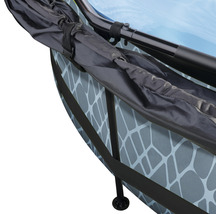 Detaljvy av en pool med skydd