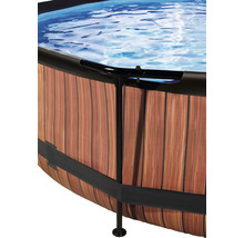 Detaljvy av en rund pool med träpanel och vatten