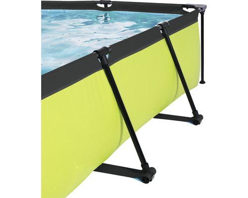 Detaljvy av en framepool med stålram och poolfolie