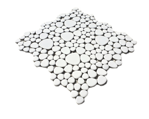 Mosaikplatta med utseende av småsten