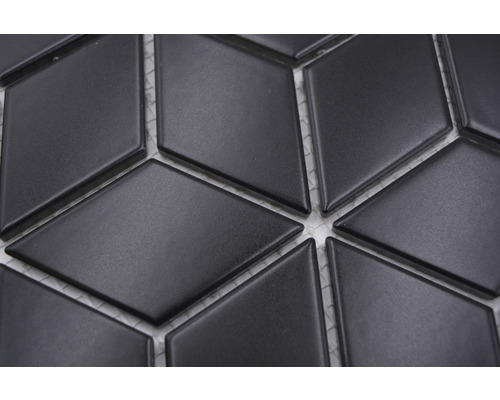 Detaljbild av rombformade mosaikplattor