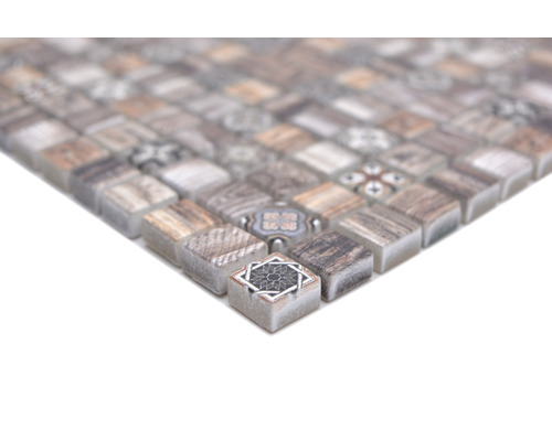 Glasmosaikplatta i träutseende