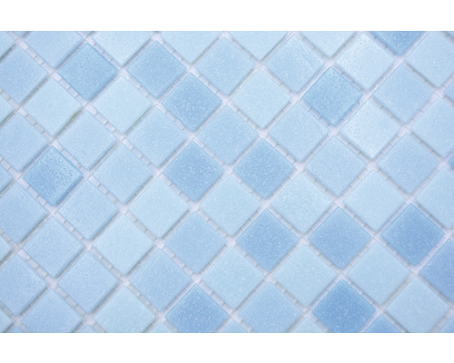 Närbild av blå fyrkantiga glasmosaikplattor