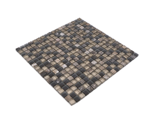 Mosaikplatta av glas och sten