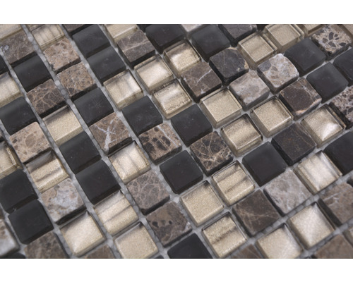 Mosaikplattor av glas och natursten