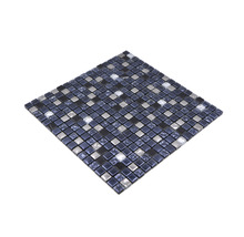 Mosaikplatta av glas och metall