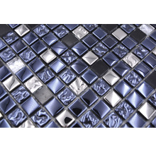 Närbild av blå, silverfärgade och svarta mosaikplattor