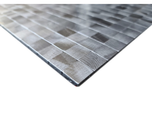 Metallmosaikplatta med kvadratiskt mönster