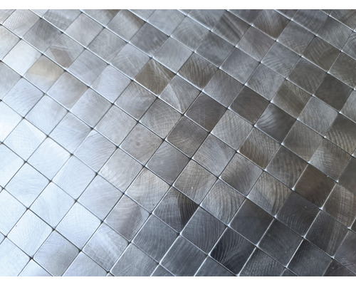 Fyrkantig mosaik av metall