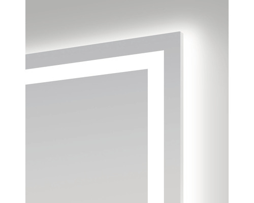 Detaljvy av en belyst spegel