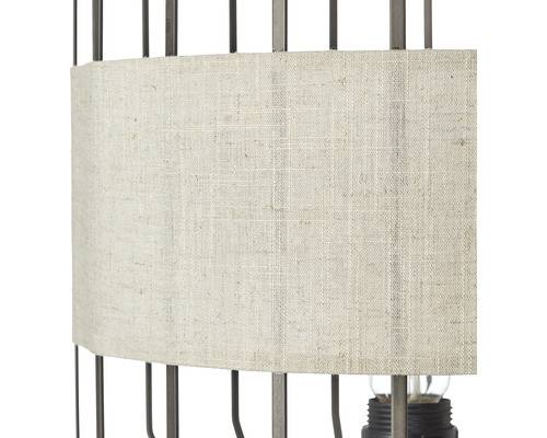 Detaljvy av en bordslampa med textilskärm och metallram