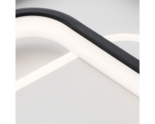 Närbild av en modern taklampa med LED-teknik